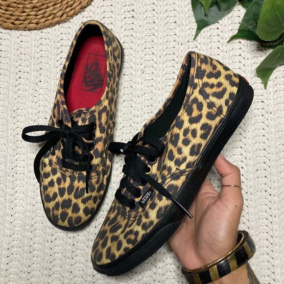 Vans Off The Wall| Unisex men + women animal print lace up shoes - Picture 1 of 12